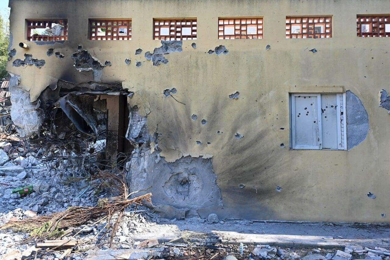 Destruction of a building in gaza by israel bombing 2023