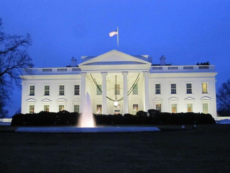 The white house late evening