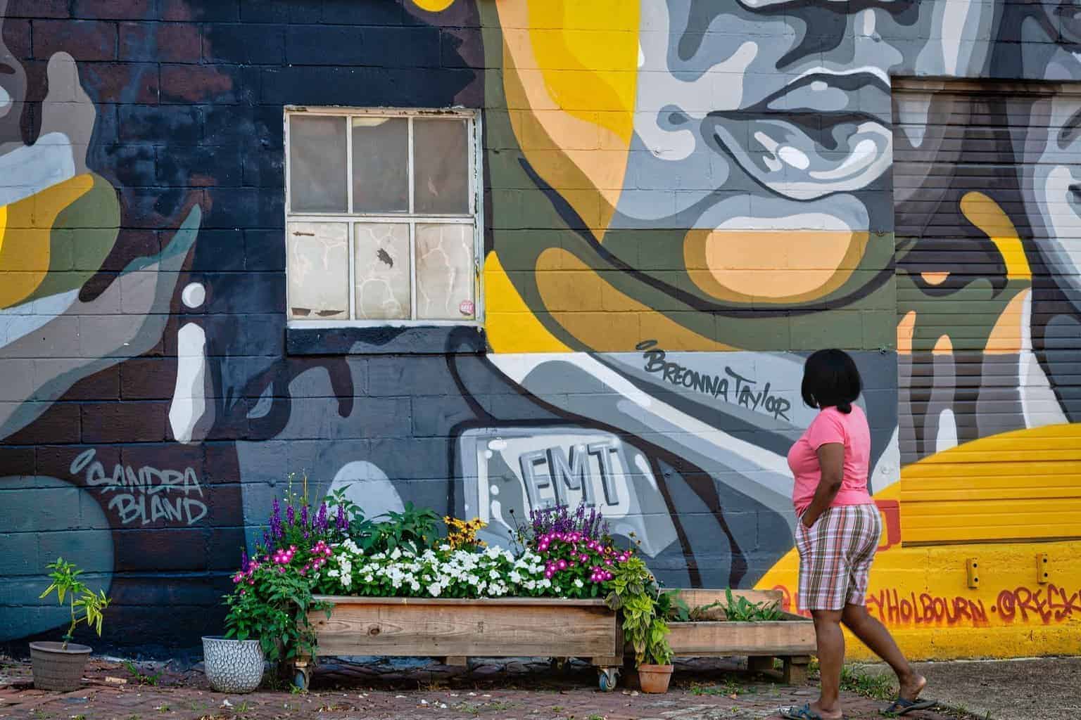 A massive mural has been painted on the side of a downtown louisville warehouse that features the faces of breonna taylor, george floyd, sandra bland, david mcatee, and elijah mcclain. Mural artists: whitney holbourn, andrew thompson and braylyn “resko” stewart