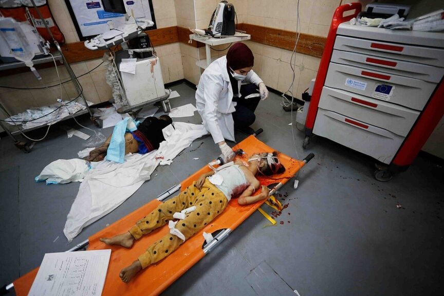 In gaza children injured from israeli bombs