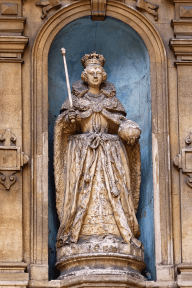 Statues of women in london, elizabeth i