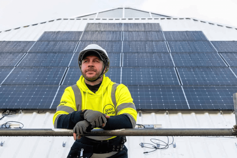 Shining Examples: The Renewable Engineering Marvels Reshaping Skylines Solar array installation team leader